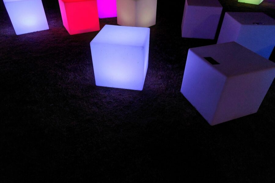 Moderne Led Cube Sitzwürfel mieten