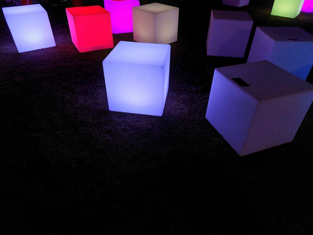 Moderne Led Cube Sitzwürfel mieten