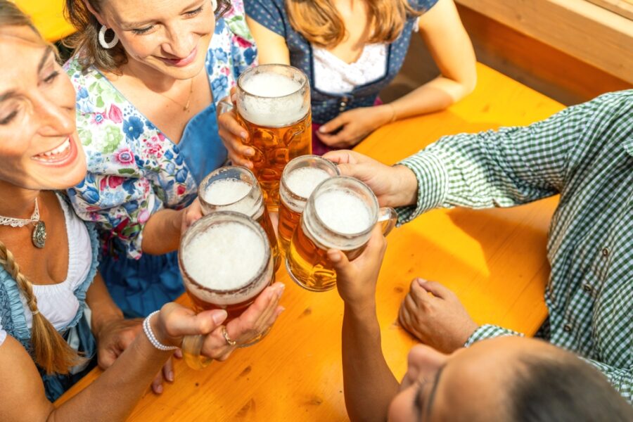 Oktoberfest Event Planen leicht gemacht. Lass dich inspirieren von Traditionen und den besten Tipps für dein Fest.