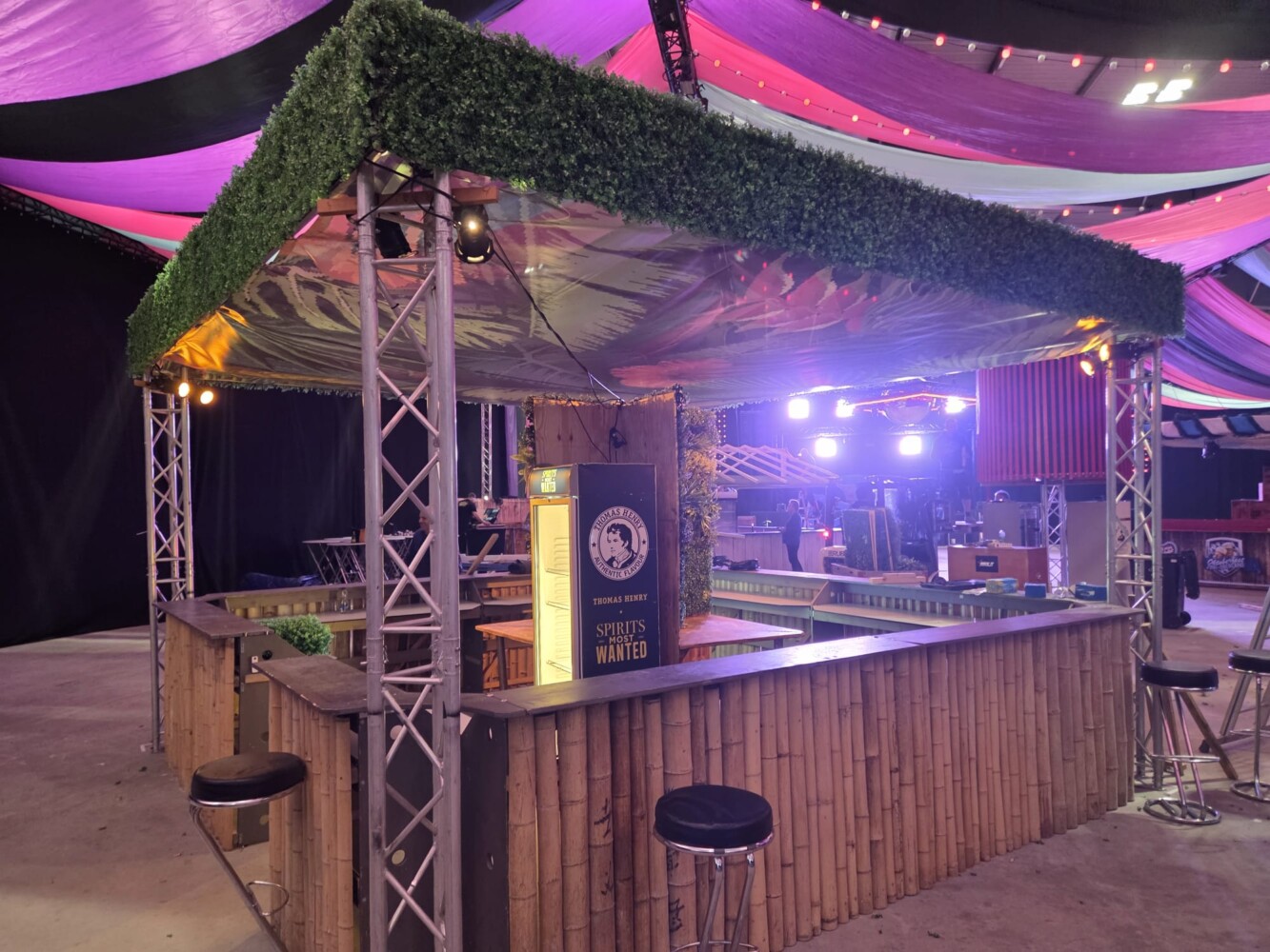 Eventmobiliar mieten online